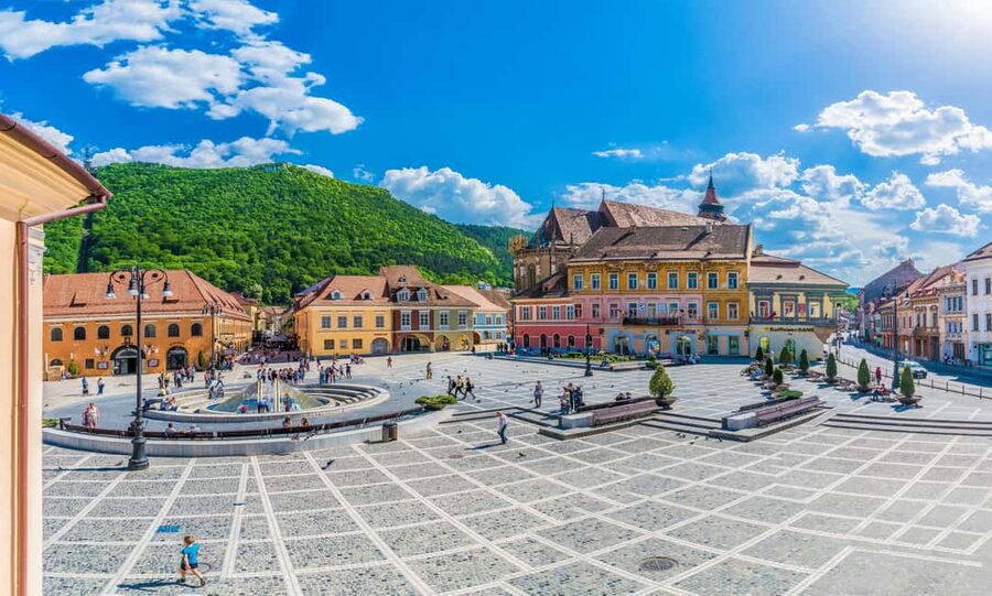Bucharest: Peles Castle, Bran Castle & Brasov Day Trip - What the guide adds to the day
