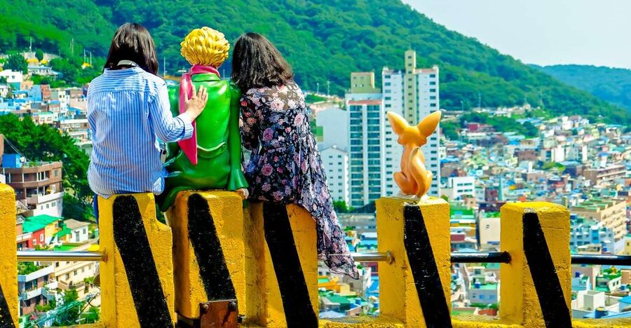 Busan: Day Trip with Gamcheon Culture Village and Sky Walk - Gukjet Market: a look at everyday shopping