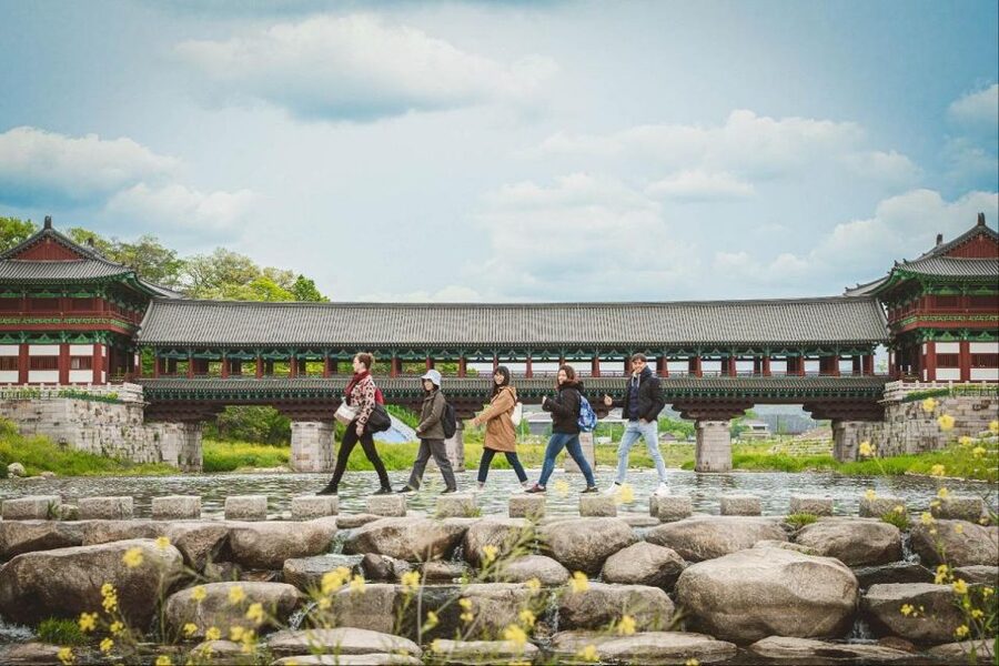 Busan: Gyeongju Guided Day Trip to Three Kingdoms Capital - Donggung Palace and Wolji Pond after sunset