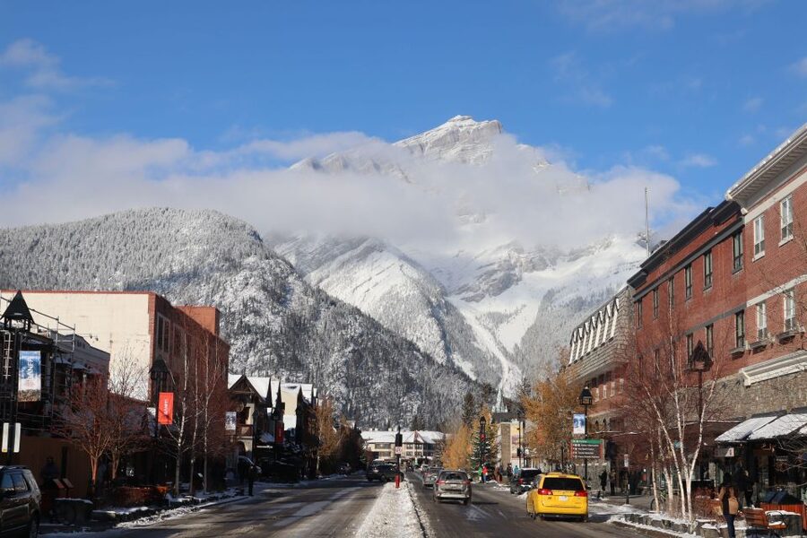 Calgary/Canmore: Banff National Park & Lake Louise Day Trip - Bow Falls, Surprise Corner, and the summer lake route