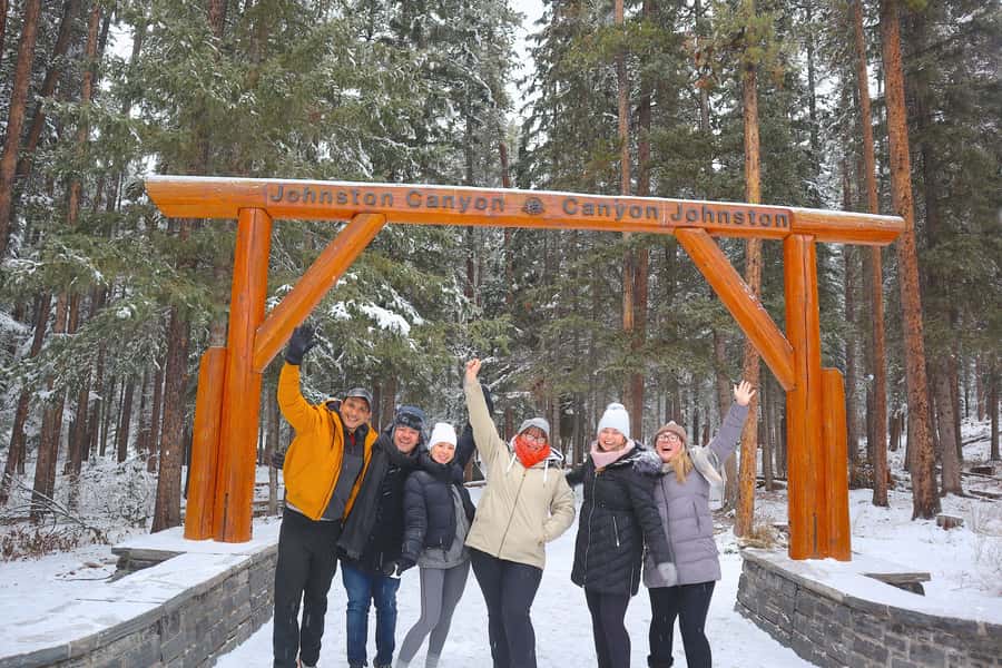 Calgary/Canmore: Banff National Park & Lake Louise Day Trip - Wildlife, music, and the human touch