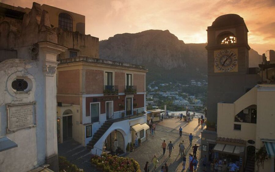 Capri: DIY Day Trip with Blue Grotto, Funicular & Lunch - Returning by bus and exploring Capri town