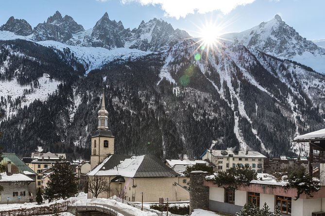 Chamonix & Mont Blanc Panoramic Sky-Glass Bus Guided Day Trip - What the guides add to a large-group day