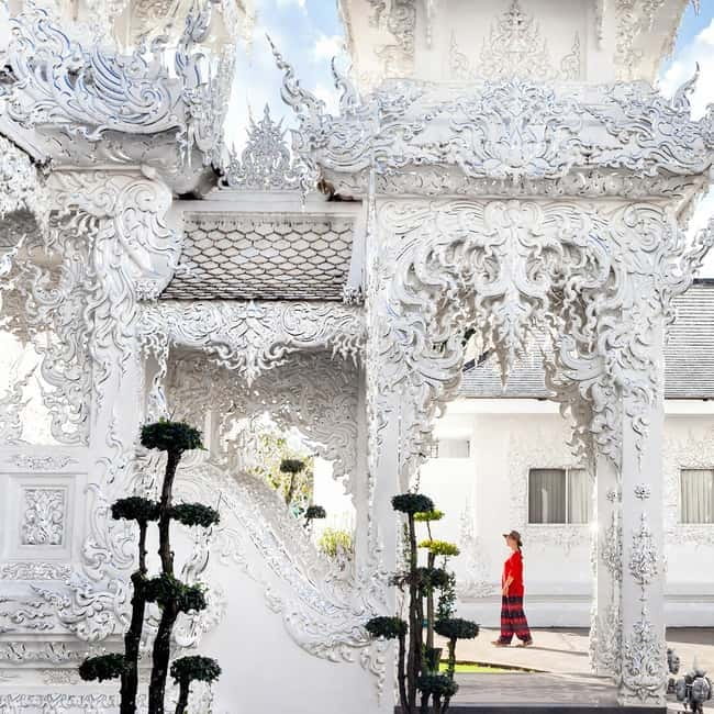 Chiang Mai: Chiang Rai Famous Temples & Hot Springs Day Trip - Lunch and snacks depend on your package