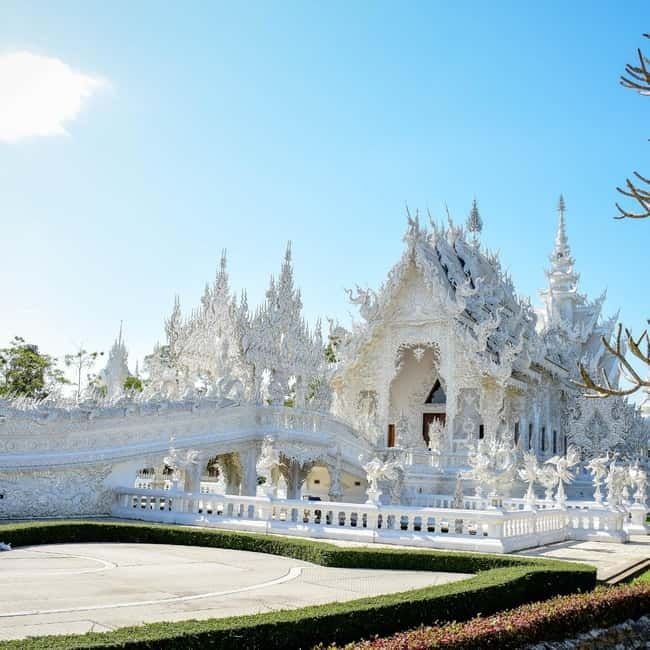 Chiang Mai: Chiang Rai Famous Temples & Hot Springs Day Trip - Lalitta Café adds a photo-friendly pause