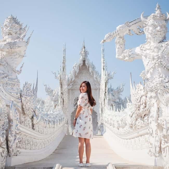 Chiang Mai: Chiang Rai Famous Temples & Hot Springs Day Trip - Guide service is strongest for timing and logistics