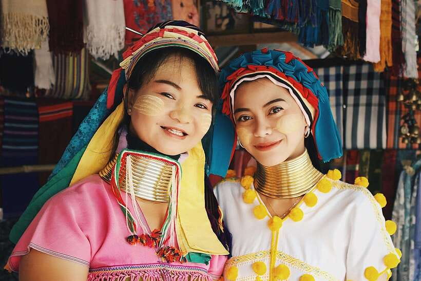 Chiang Mai: Chiang Rai Temples, Karen Tribe and Hot Springs - The Karen long-neck village: visit with care