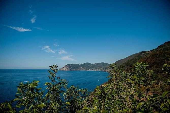 Cinque Terre Day Trip with Optional Hiking or Pisa - The Corniglia climb and the choice of hiking or trains