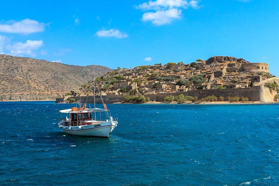 Crete: Day Trip to Agios Nikolaos and Spinalonga Island - Agios Nikolaos, a useful first stop by the lake