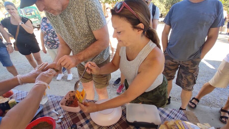 Crete: Sightseeing Day Trip with Cooking Lesson and Lunch - A wood-oven lunch on the plateau