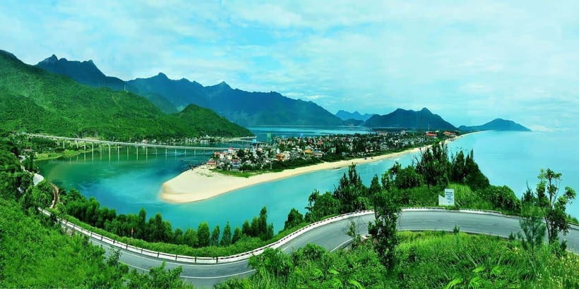 Da Nang: Hue Imperial Day Trip, Hai Van Pass Train, & Lunch - The Imperial City: Hue’s grand first stop