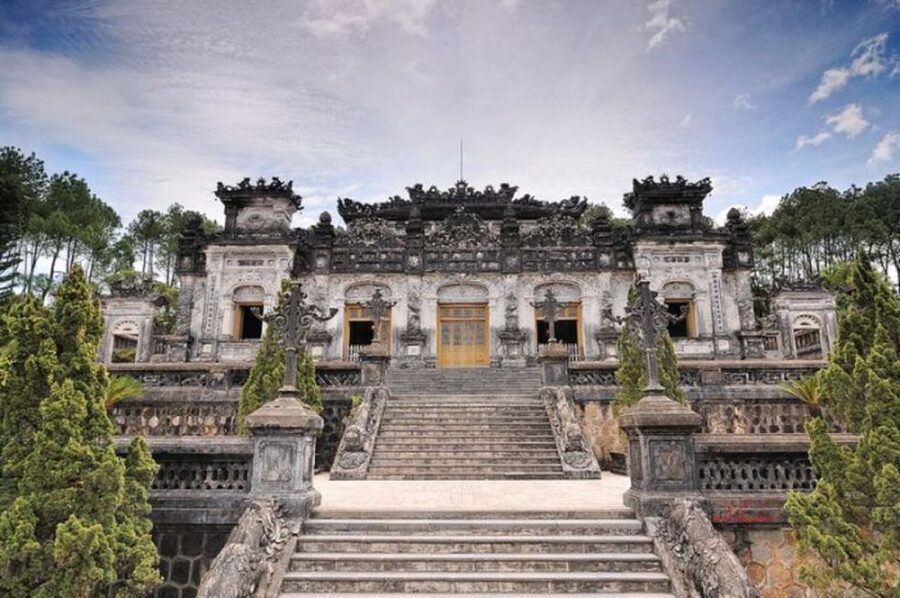 Da Nang: Imperial City of Hue Day Trip with Lunch and Ticket - Lunch in the middle of a long day