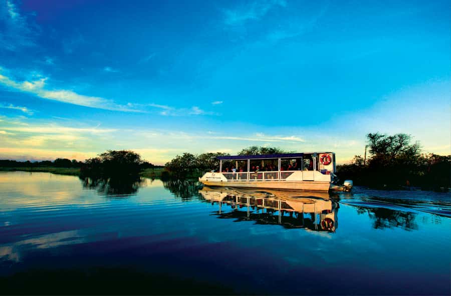 Darwin: Kakadu & Nourlangie Day Trip Plus Billabong Cruise - Warradjan Cultural Centre and Bininj traditions