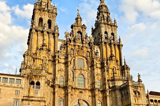 Day Trip from Porto to Santiago de Compostela and Valença - Meeting in Porto at 7:30 a.m.