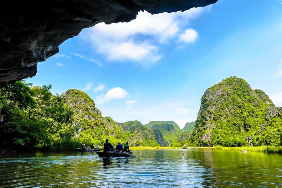 Day Trip: Hoa Lu, Trang An, Mua Cave with Transfer and Lunch - The Trang An sampan ride