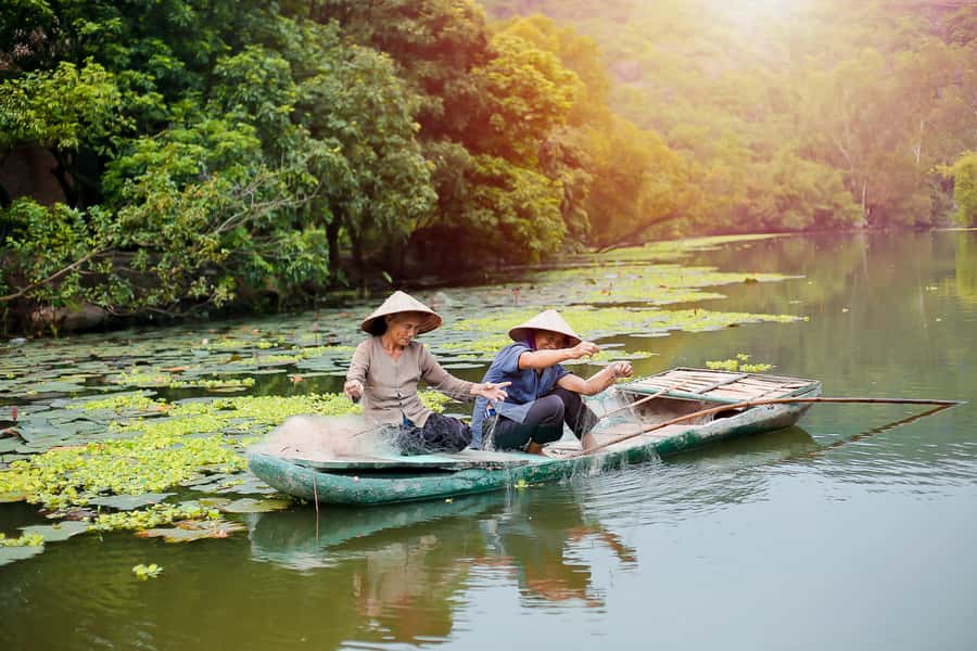 Day Trip: Hoa Lu, Trang An, Mua Cave with Transfer and Lunch - Who should book this experience