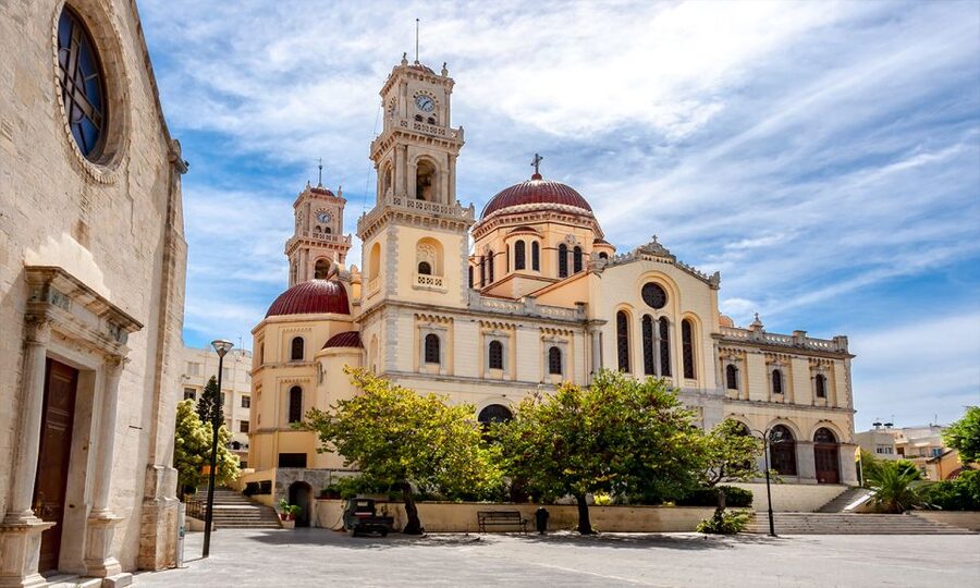 Day Trip To Heraklion City Center & Market & CretAquarium - A seven-hour look at Heraklion beyond the resort