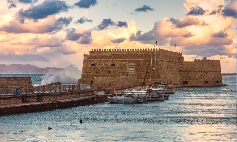 Day Trip To Heraklion City Center & Market & CretAquarium - Walking, clothing, and practical preparation