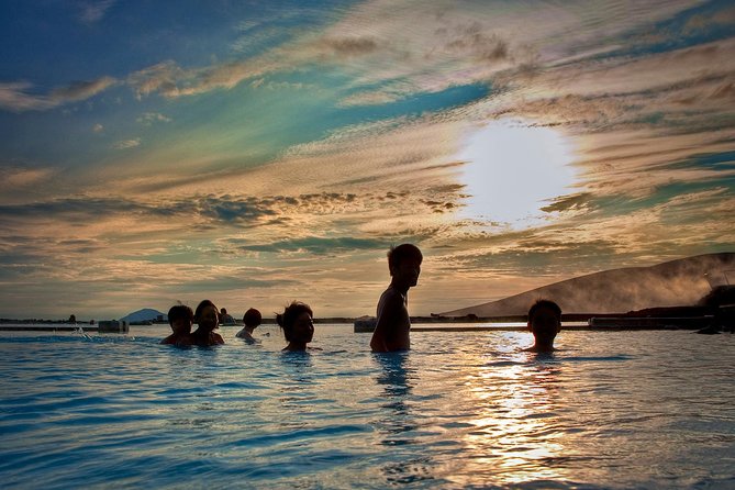 Day Trip to Lake Mývatn And The Nature Baths from Akureyri - Guides, stories, and the value of a small vehicle