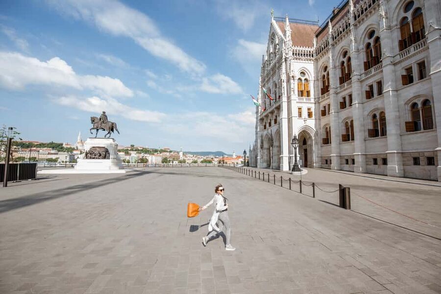 Day trips from Vienna: Bratislava and Budapest with Guide - Photography: useful, but check the extra cost