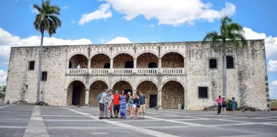 Discover Santo Domingo: A Day Trip from Punta Cana - The Presidential Palace Offers a Quick Look at Modern Santo Domingo