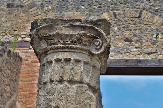 Discover the Ancient Ruins of Pompeii: Day Trip from Rome - Lunch in Pompeii before the ruins