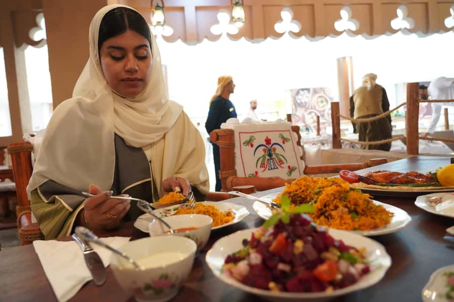 Dubai: Abu Dhabi Day-Trip Grand Mosque, Royal Palace & Lunch - Etihad Towers and the city from above