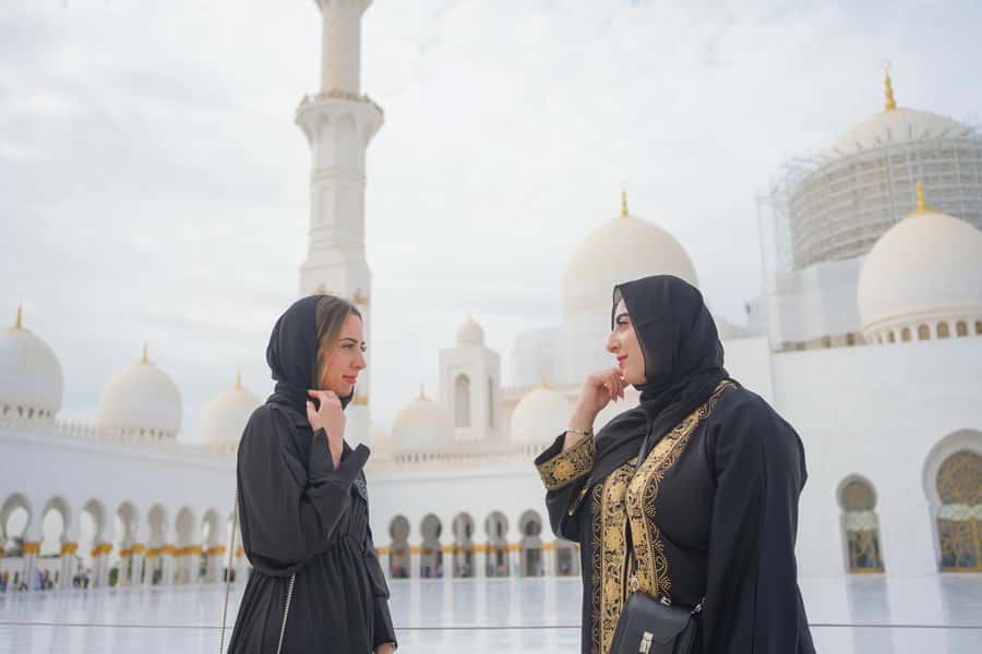 Dubai: Abu Dhabi Day-Trip Grand Mosque, Royal Palace & Lunch - Practical limits, clothing, and walking