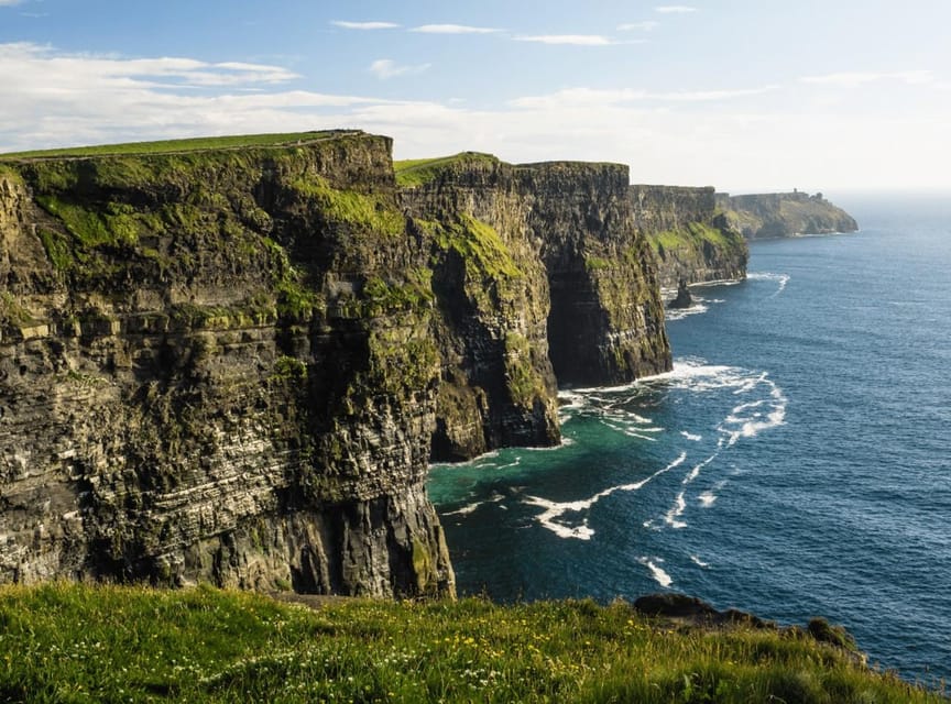 Dublin: Cliffs of Moher, Doolin, Burren, and Galway Day Trip - Doolin lunch and a taste of village life