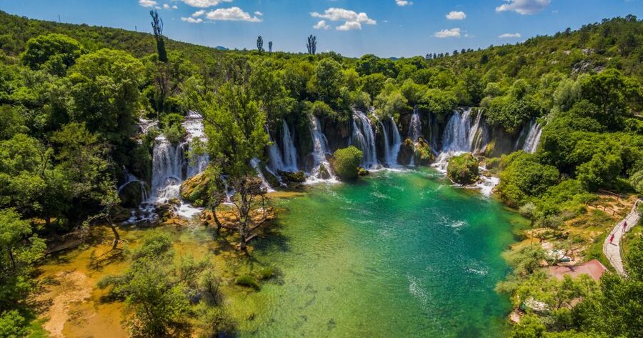 Dubrovnik: Kravica Waterfalls, Mostar and Pocitelj Day Trip - What the guide and vehicle add to the day