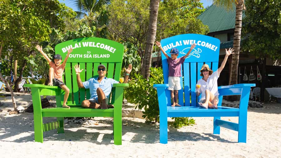 Fiji: South Sea Island Half-Day Trip with Lunch - Arriving to music, sand, and clear water
