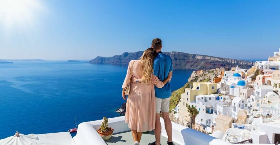 Fira: Traditional Villages Guided Day Trip with Oia Sunset - Akrotiri: walking through a city buried by fire