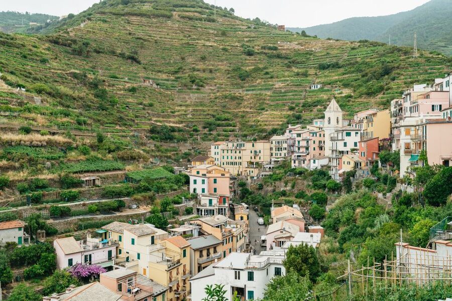 Florence: Cinque Terre Day Trip with Optional Hiking or Pisa - Corniglia requires effort, then rewards you