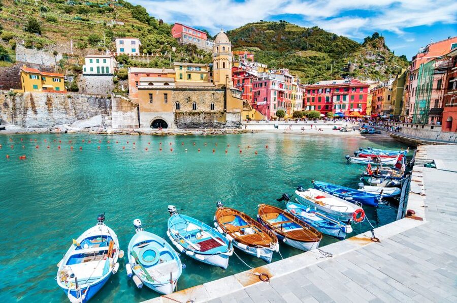 Florence: Day Trip to Cinque Terre with Optional Street Food - How the guide-led format feels