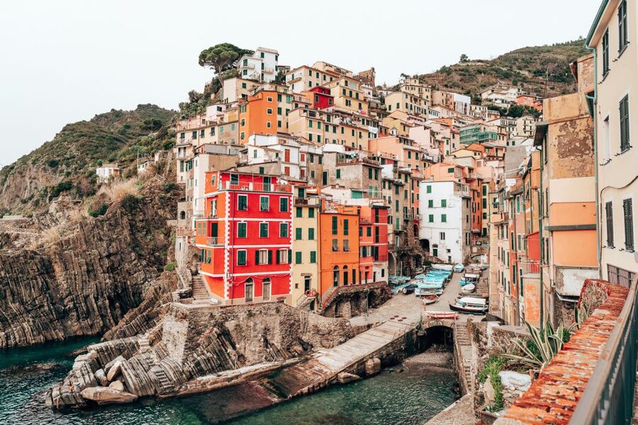 Florence: Day Trip to Cinque Terre with Optional Street Food - The early start at Stazione Montelungo