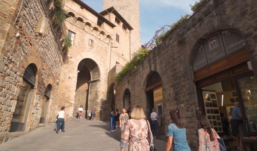Florence: Pisa, Siena, S. Gimignano, Chianti Wine & Lunch - The Chianti hills between towns