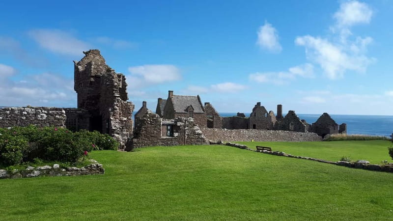 From Aberdeen: Guided Day Trip, Coast & Castle Visit - Greyhope Bay and Girdle Ness Lighthouse