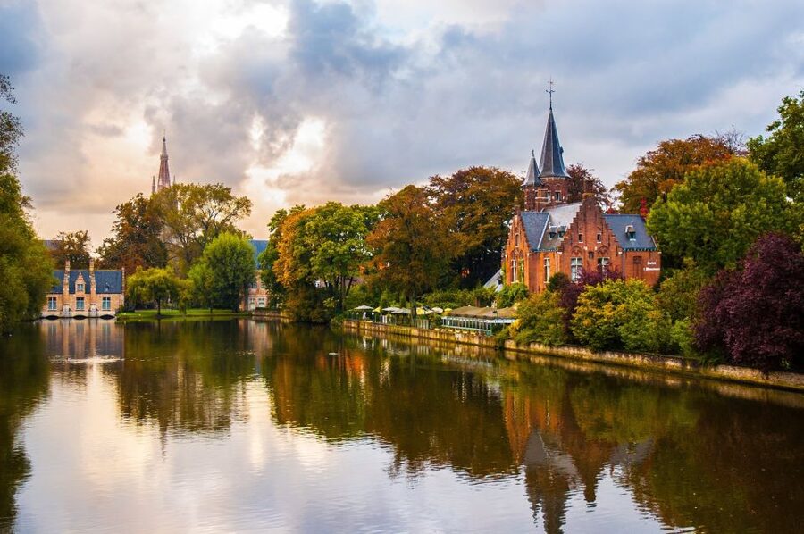 From Amsterdam: Bruges Day Trip in English with Boat Option - The guides make a real difference