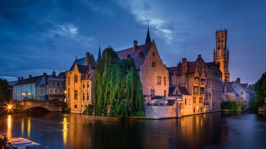 From Amsterdam: Bruges Day Trip in Spanish with Boat Option - Why Bruges makes the long ride worthwhile