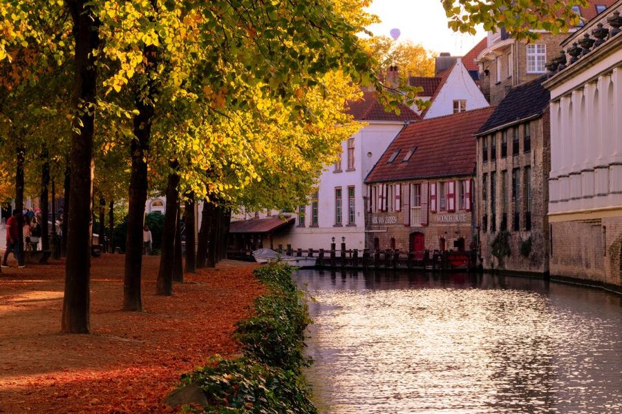 From Amsterdam: Bruges Day Trip in Spanish with Boat Option - Burg Square and Grote Markt