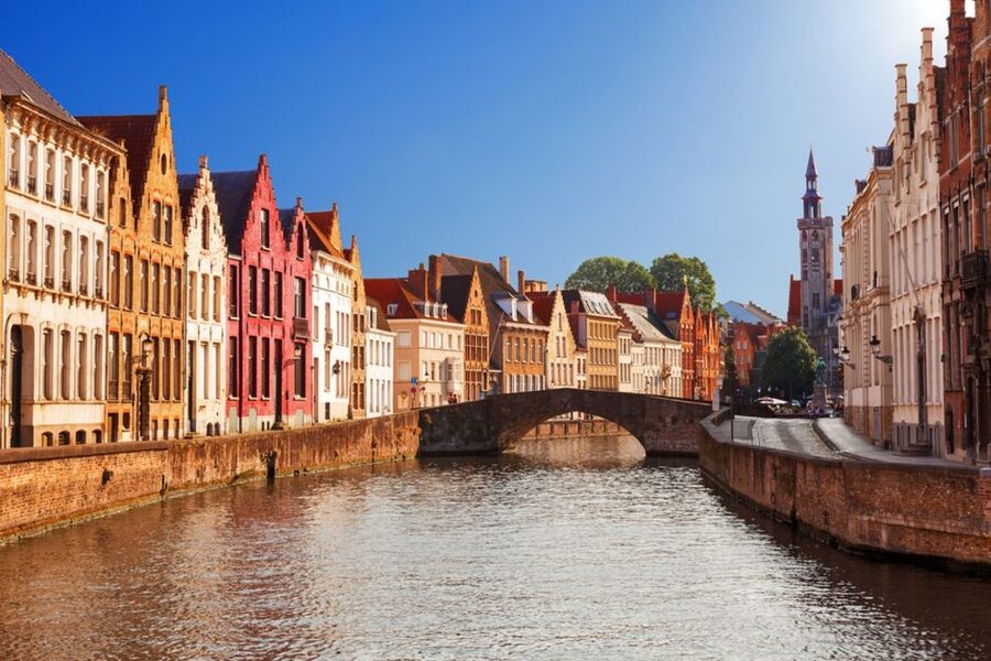 From Amsterdam: Day Trip to Bruges in Spanish or English - Making the most of three free hours