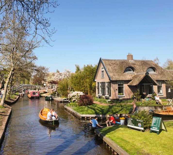From Amsterdam: Giethoorn Day Trip with Small Electric Boat - Why the small group matters