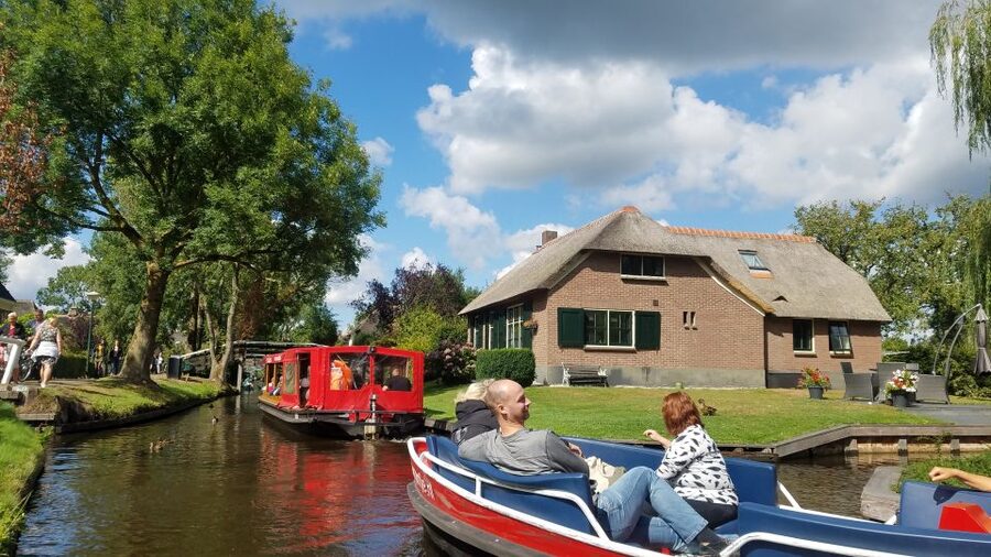 From Amsterdam: Giethoorn Day Trip with Small Electric Boat - Who should book this Giethoorn day trip?