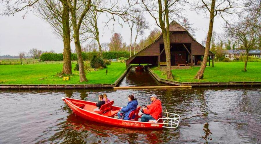 From Amsterdam: Giethoorn Guided Day Trip with Canal Cruise - Free time, lunch, and the limits of the schedule