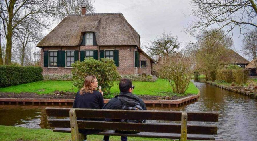 From Amsterdam: Giethoorn Guided Day Trip with Canal Cruise - Who should book this Giethoorn day trip?