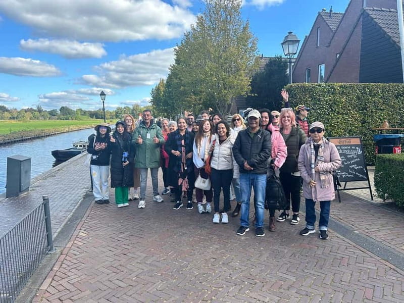 From Amsterdam to Giethoorn Day Trip - The one-hour canal cruise