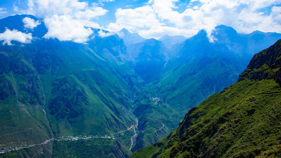 From Arequipa: Colca Canyon Day Trip with Transfer to Puno - The 3:00 am start and the first mountain views