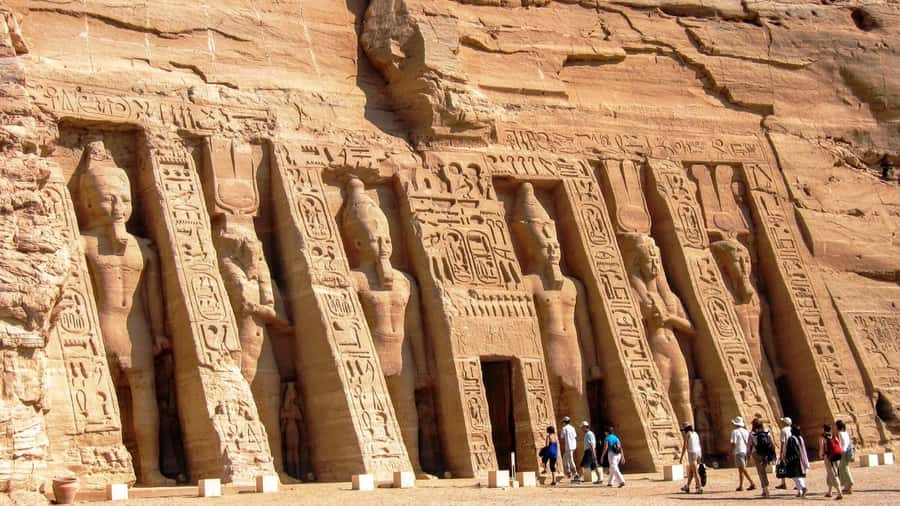 From Aswan: Abu Simbel Temple Day Trip with Hotel Pickup - Why Abu Simbel deserves the long road from Aswan