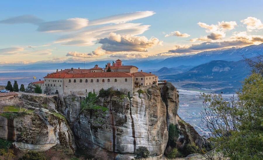 From Athens: Meteora Full-Day Trip with Guide on Luxury Bus - Clothing and walking advice for the monasteries