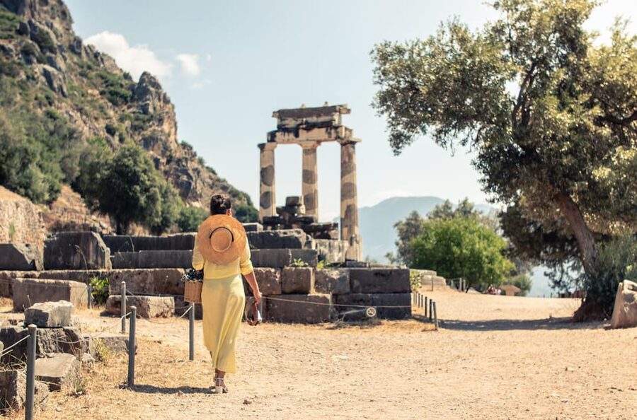 From Athens: Private Delphi and Thermopylae Guided Day Trip - Thermopylae: a short stop with a powerful story